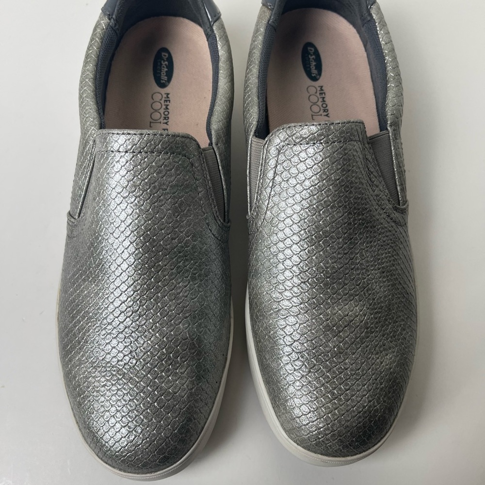 Dr.Scholl’s Memory Foam Cool Fit Woman’s Silver Snakeskin Slip On Flats 8.5M - Picture 2 of 9